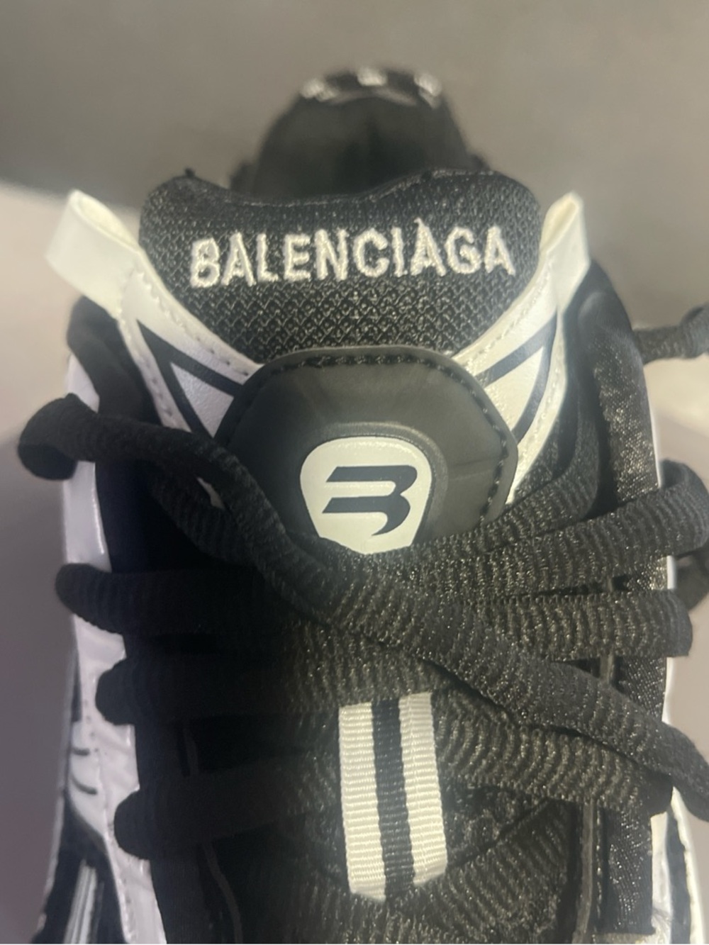 Black & White. Balenciaga runners - Picture 4 of 8
